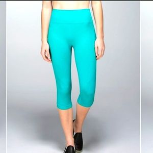 Lululemon In The Flow Crop II size 6